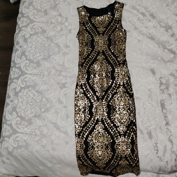 Dresses & Skirts - Sequin Midi Length Dress